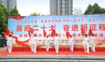 河南驻马店泌阳县一河道漂浮多只死猪 镇政府回应:正在组织打捞
